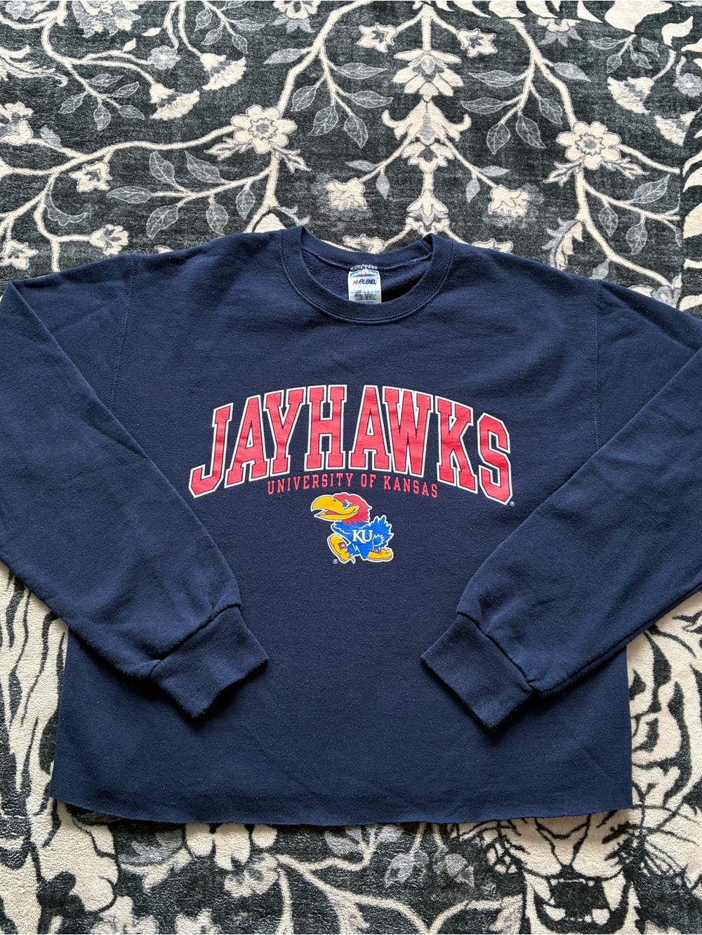 015 - VINTAGE 00s UNIVERSITY OF KANSAS KU JAYHAWKS CROPPED SWEATSHIRT